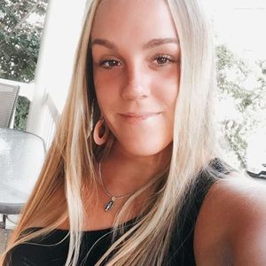 Meet your Posher, Casey